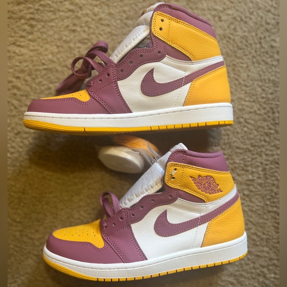 Jordan 1 University Gold - Picture 7 of 8